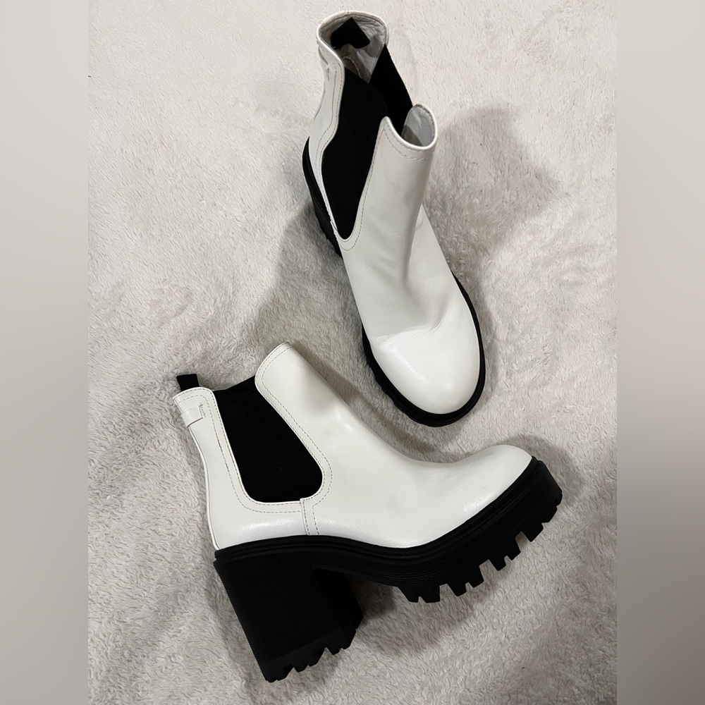 Urban Outfitters platform Chelsea boots